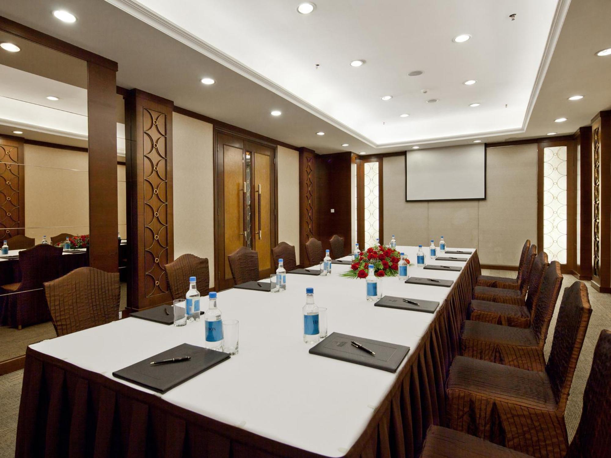 Rosedale Hotel & Suites Guangzhou - Free Shuttle Bus To Canton Fair מראה חיצוני תמונה