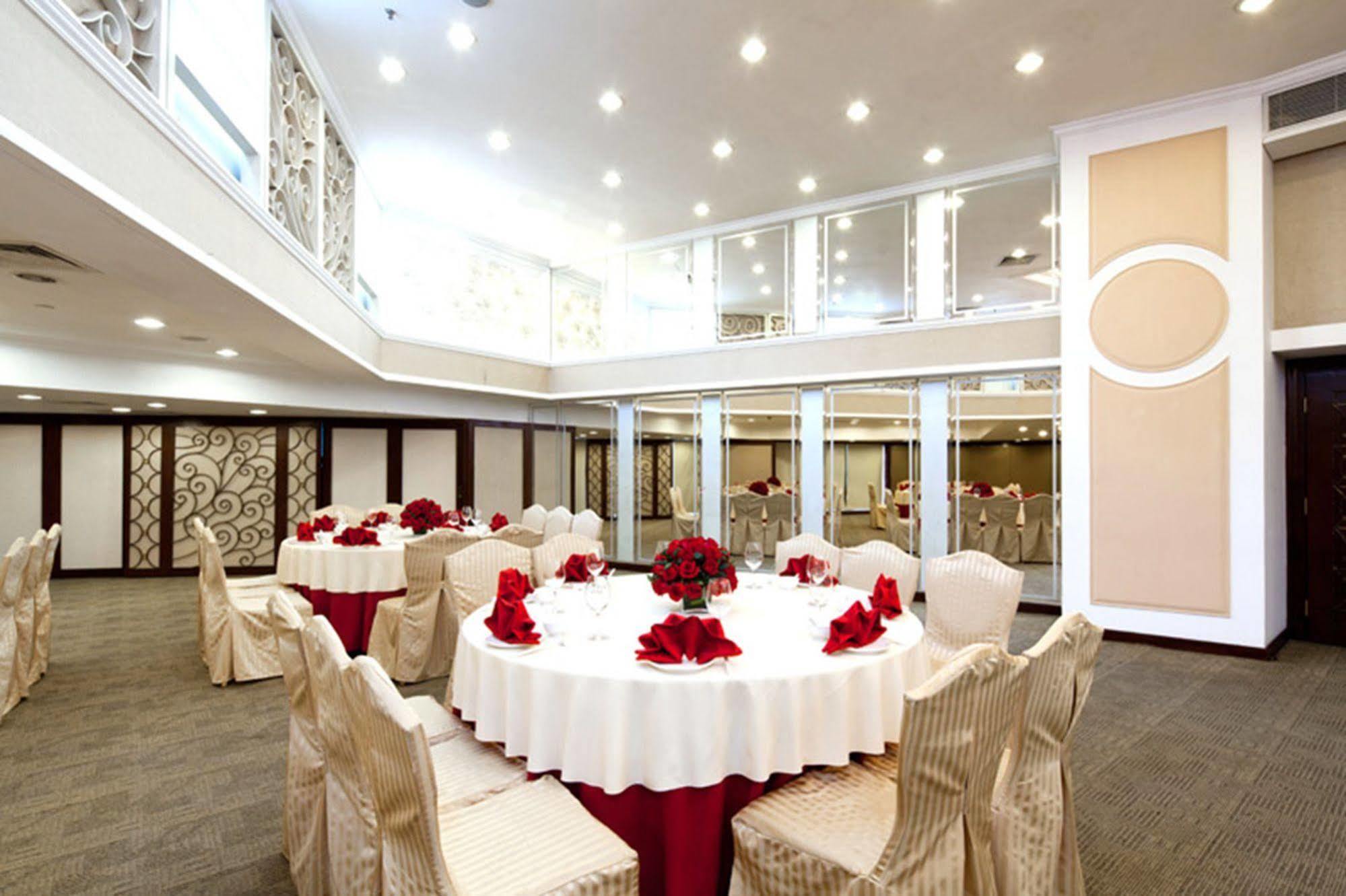Rosedale Hotel & Suites Guangzhou - Free Shuttle Bus To Canton Fair מראה חיצוני תמונה